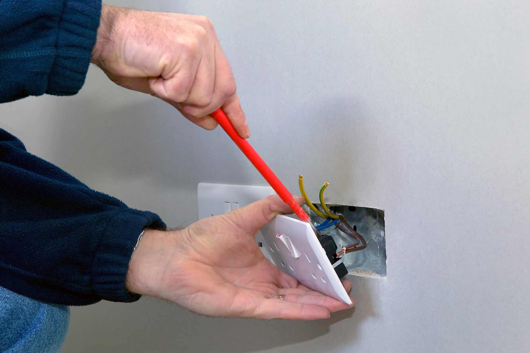 Our electricians can install plug sockets for domestic and commercial proeprties in Haggerston and the local area. 